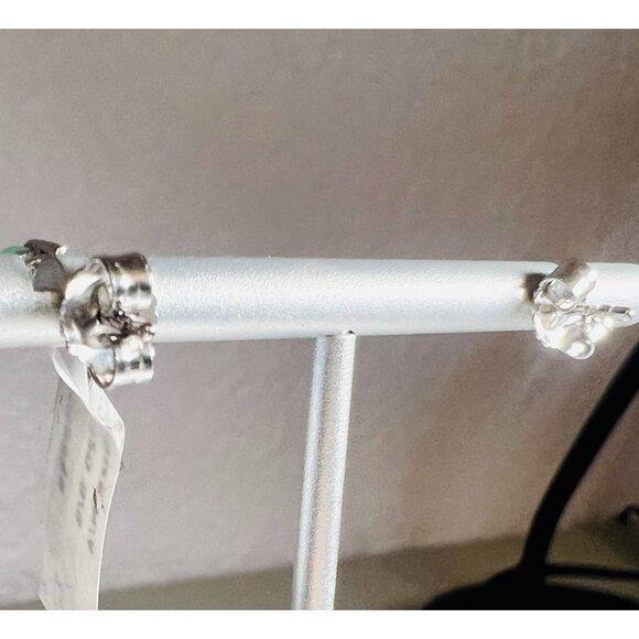 Natural Emerald Stud faceted Earrings E408E 4 prongs Oiled Silver Gift - Picture 4 of 6